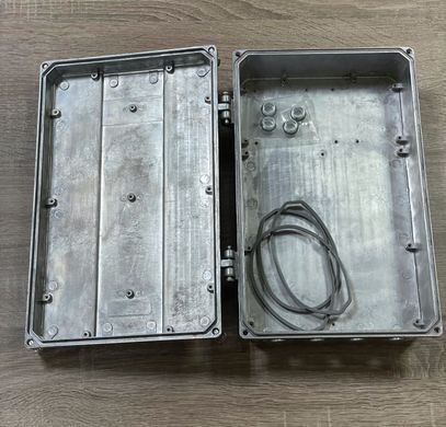 Алюминиевый корпус с радиатором (320х200х90/303х184х77мм), 4*M16, для РЭБ