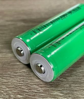 Акумулятор 18650 з клемним виступом, EVE 25P 2500mAh, Li-Ion, для ліхтарів, тепловізорів тощо